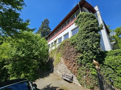 Besondere Immobilie: Das Schweizerhaus in einmalige Alleinlage mit Weitblick