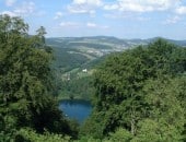 Blick vom Dronketurm auf das Gem&uuml;ndener Maar