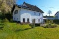Freistehendes Einfamilienhaus mit Terrasse, Garten, Garage und Aussicht