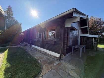 Gem�tliches Holzblockhaus-Bungalow mit besonderem Wohnambiente & idyllischem Garten (Baugrundst�ck)