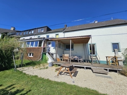 Ger�umiges Wohnhaus (derzeit Ferienhaus) mit Scheune und Garage in sch�ner Lage zwischen Eifel/Mosel
