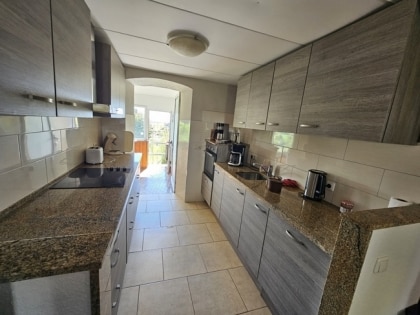 Ger�umiges Wohnhaus (derzeit Ferienhaus) mit Scheune und Garage in sch�ner Lage zwischen Eifel/Mosel