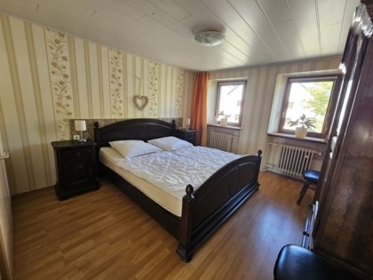 Ger�umiges Wohnhaus (derzeit Ferienhaus) mit Scheune und Garage in sch�ner Lage zwischen Eifel/Mosel