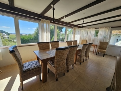 Ger�umiges Wohnhaus (derzeit Ferienhaus) mit Scheune und Garage in sch�ner Lage zwischen Eifel/Mosel