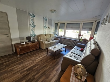 Ger�umiges Wohnhaus (derzeit Ferienhaus) mit Scheune und Garage in sch�ner Lage zwischen Eifel/Mosel