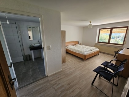 Ger�umiges Wohnhaus (derzeit Ferienhaus) mit Scheune und Garage in sch�ner Lage zwischen Eifel/Mosel