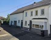 Ger�umiges Wohnhaus (derzeit Ferienhaus) mit Scheune und Garage in sch�ner Lage zwischen Eifel/Mosel