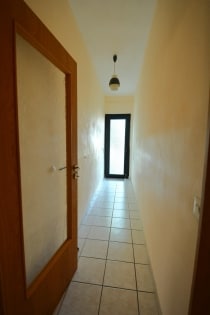 Ger�umiges Wohnhaus mit Garten, Balkon, Terrasse und 2 Garagen