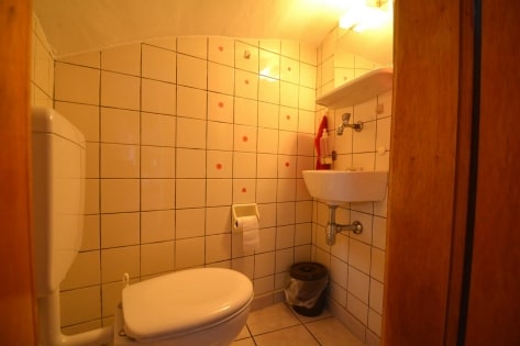 Ger�umiges Wohnhaus mit Garten, Balkon, Terrasse und 2 Garagen