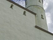 Kloster Steinfeld, Vorderfassade der Klosterkirche. Trutzig wie eine Burg.