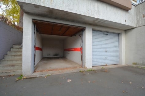 Renovierte Eigentumswohnung mit Balkon, Garage und Parkplatz