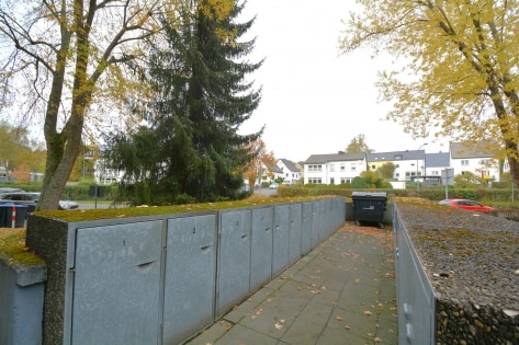 Renovierte Eigentumswohnung mit Balkon, Garage und Parkplatz