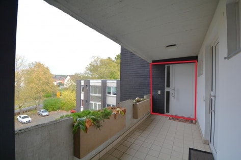 Renovierte Eigentumswohnung mit Balkon, Garage und Parkplatz