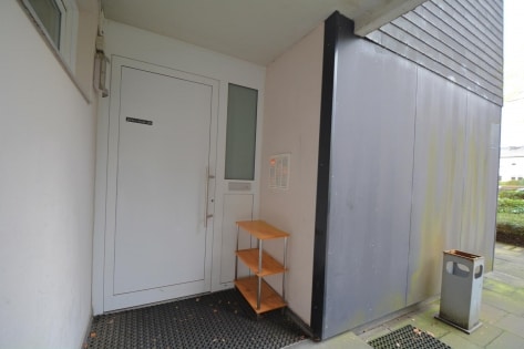 Renovierte Eigentumswohnung mit Balkon, Garage und Parkplatz