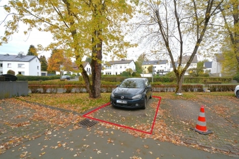 Renovierte Eigentumswohnung mit Balkon, Garage und Parkplatz