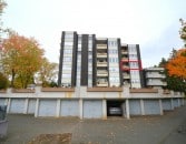 Renovierte Eigentumswohnung mit Balkon, Garage und Parkplatz