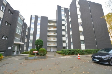 Renovierte Eigentumswohnung mit Balkon, Garage und Parkplatz