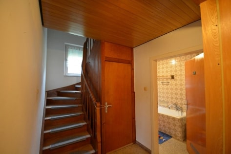 Ruhig gelegenes, freistehendes Einfamilienhaus mit Garage, Garten und herrlicher Aussicht