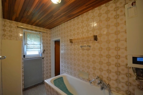 Ruhig gelegenes, freistehendes Einfamilienhaus mit Garage, Garten und herrlicher Aussicht