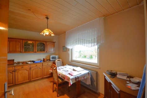 Ruhig gelegenes, freistehendes Einfamilienhaus mit Garage, Garten und herrlicher Aussicht