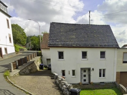Zwangsversteigerung: Einfamilienwohnhaus in der Eifelgemeinde Daun / Neunkirchen