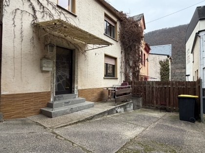 Zwei vermietete Einfamilienh�user sowie Grundst�ck mit Investitionsm�glichkeiten in L�f an der Mosel!