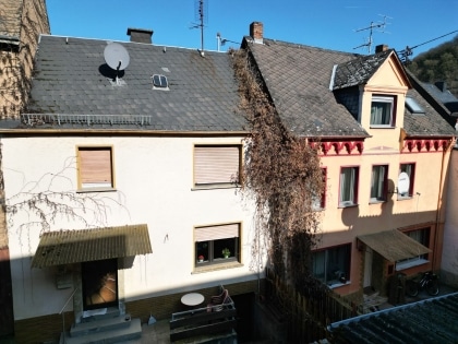 Zwei vermietete Einfamilienh�user sowie Grundst�ck mit Investitionsm�glichkeiten in L�f an der Mosel!