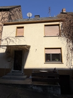 Zwei vermietete Einfamilienh�user sowie Grundst�ck mit Investitionsm�glichkeiten in L�f an der Mosel!