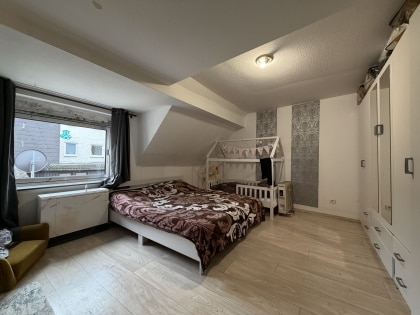 Zwei vermietete Einfamilienh�user sowie Grundst�ck mit Investitionsm�glichkeiten in L�f an der Mosel!